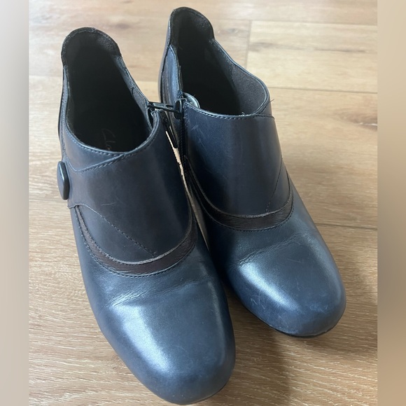 Navy blue bootie. Clarks! So comfortable. Great used condition. - Picture 2 of 4